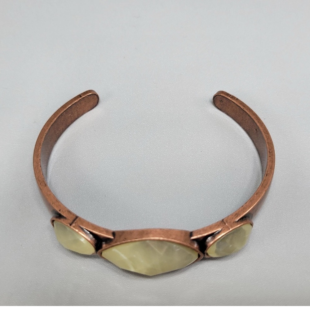 ❤️SOLD❤️ Copper Bracelet Cuff White Acrylic Cabochon Signed - Picture 2 of 8